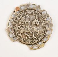 Ezüst(Ag) sérült karperec, jelzés nélkül + sérül ezüst (Ag) medál, jelzés nélkül, nettó: 28,1 g