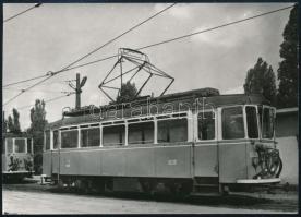 cca 1960 Budapest, Csepel - Határ útig közlekedő villamos, későbbi sajtófotó, 10,5×14,5 cm