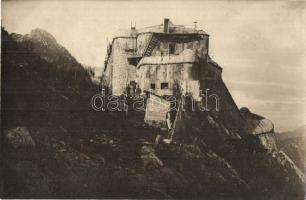 1918 Tonale-hágó, osztrák-magyar katonák elfoglalják a Presanella vár erődítményt az olasz fronton / WWI Austro-Hungarian K.u.K. soldiers captured Presanella, the Italian castle fortress at Passo del Tonale. photo