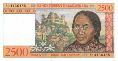 Madagaszkár 1994-1998. 500Fr, 1000Fr, 5000Fr, 2500Fr T:I