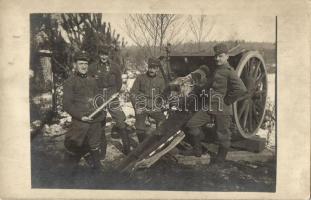 Osztrák-magyar katonák alapra helyezett hegyi ágyúval / WWI Austro-Hungarian K.u.K. artillery soldiers next to a mountain gun (cannon). photo