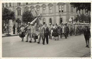 1940 Győr, június 23-i felvonulás. Dobos fotó photo
