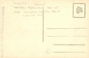 Magyar katonák a Ludovika előtt a Névtelen hősök 1914-18 emlékműnél (Hungária karjában elesett katon...