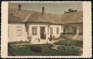 Kézzel színezett fényképek, különböző korokból, 4 db vintage fotó, 14x9 cm