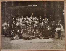 1908 Szekszárd, Református: Csepreghy Ferenc: Sárga csikó c. előadásának társulatának 2 db fotója, a...