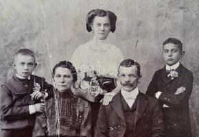 cca 1880-1890 20 db keményhátú fotó, portré és csoportképek, közte egy nagyméretű tablófotóval, közt...