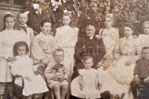 cca 1910-1940 Vegyes fotó tétel, 24 db, keményhátú fotók, fotók vegyesen, portré és csoportképek, ta...