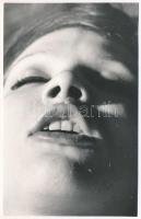 cca 1973 Érzéki ajkak és csábító villantások, szolidan erotikus felvételek, 4 db vintage fotó + 4 db...