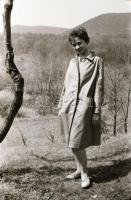 cca 1973 Érzéki ajkak és csábító villantások, szolidan erotikus felvételek, 4 db vintage fotó + 4 db...