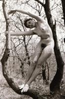 cca 1973 Érzéki ajkak és csábító villantások, szolidan erotikus felvételek, 4 db vintage fotó + 4 db...