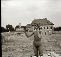 cca 1976 Trombitás Rézi, szolidan erotikus felvételek, 3 db vintage fotó + 6 db vintage negatív (a n...