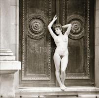 cca 1972 A kamerának mindent szabad, szolidan erotikus felvételek, 3 db vintage fotó + 4 db vintage ...