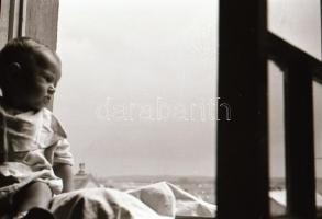 cca 1930 Budapest, 40 db városképes Leicával készített fotónegatív negatív tartóban