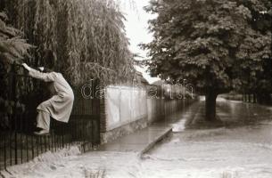 cca 1930 Budapest, 40 db városképes Leicával készített fotónegatív negatív tartóban