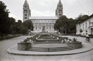 cca 1930 Budapest, 40 db városképes Leicával készített fotónegatív negatív tartóban