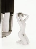 cca 1979 A hölgyek csodálata, szolidan erotikus felvételek, 4 db vintage negatív + 3 db vintage fotó...