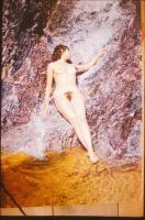 cca 1985 Színes diapozitív felvételek szolidan erotikus hölgyekről, 12 db vintage dia, 24x36 mm