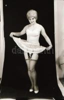 cca 1969 Privát sztriptíz - a házibulik legjobb programja, szolidan erotikus felvételek, 22 db vinta...