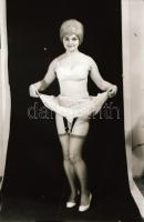 cca 1969 Privát sztriptíz - a házibulik legjobb programja, szolidan erotikus felvételek, 22 db vinta...