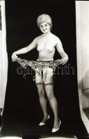 cca 1969 Privát sztriptíz - a házibulik legjobb programja, szolidan erotikus felvételek, 22 db vinta...