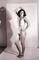 cca 1975 Hajadon, szabadon - szolidan erotikus felvételek, 13 db vintage negatív, 24x36 mm