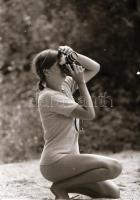 Több időpont, változó helyszínek, több modell, szolidan erotikus felvételek, 29 db vintage negatív, ...