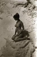 1986 Kint a természetben, szolidan erotikus felvételek, 42 db vintage negatív, 24x36 mm