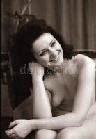 cca 1981 A lakótelep legszebb asszonykája, szolidan erotikus felvételek, 28 db vintage negatív, 24x3...