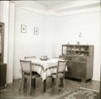 cca 1939 Dr. Bónis Ferenc rendőrfogalmazó budapesti lakásának berendezése, 9 db szabadon felhasználh...