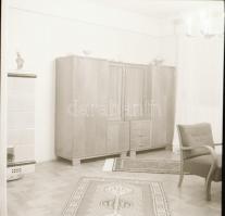 cca 1939 Dr. Bónis Ferenc rendőrfogalmazó budapesti lakásának berendezése, 9 db szabadon felhasználh...