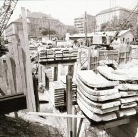 cca 1985 Budapest, a Margit híd budai hídfőjénél építik a HÉV felszínre vezető szakaszát, várostörté...