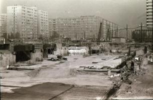 1983 Budapest, várostörténeti felvételek a Kacsóh Pongrác úti felüljáró és villamos vágányok építésé...