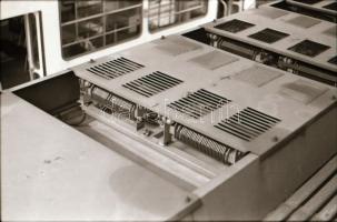 1982 Villamosok a remízben, 4 db szabadon felhasználható vintage negatív, 24x36 mm