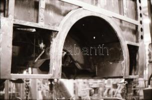 1989 Ikarus 180-as autóbusz felújítása a Sallai főműhelyben, 89 db szabadon felhasználható vintage n...