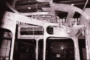 1989 Ikarus 180-as autóbusz felújítása a Sallai főműhelyben, 89 db szabadon felhasználható vintage n...