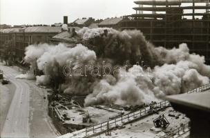 1980. július 28. Budapest, Marx tér, a MÁV-ház felrobbantásáról készült felvétel sorozat, 26 db szab...