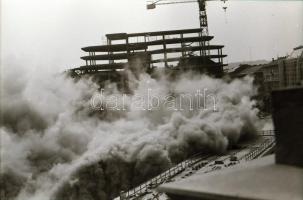1980. július 28. Budapest, Marx tér, a MÁV-ház felrobbantásáról készült felvétel sorozat, 26 db szab...