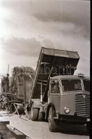 1950. május 7. Teherautók Budapesten és Dunapentelén, Rózsa György (?-?) budapesti fotóriporter hagy...