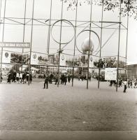1962 Budapest, szovjet ipari és kereskedelmi kiállításon bemutatott Vosztok űrrakéta, 6 db szabadon ...