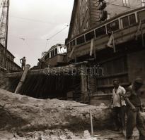 cca 1966 Budapest, a 4-es és 42A jelzésű villamos forgalmi helyzetben, 3 db szabadon felhasználható ...