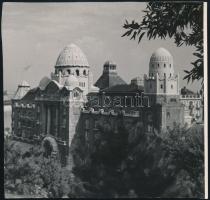 cca 1940 Budapest, dunai látkép és a Gellért Fürdő-Szálló épülete, 2 db Dömös feliratú, vintage fotó, mindkettő publikálva a Hungária Magazinban, 15,5x16,5 cm és 17,5x19,5 cm