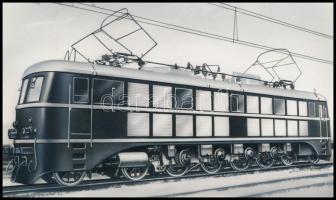 13 db mozdonyt ábrázoló kisebb negatív + 11 nagyobb méretű negatív / 13 smaller and 11 larger negatí...