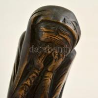 Szervátiusz Tibor (1930-2018): Siratóasszony. Bronz, jelzés nélkül, márvány talapzaton, m:17 cm