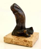 Szervátiusz Tibor (1930-2018): Siratóasszony. Bronz, jelzés nélkül, márvány talapzaton, m:17 cm