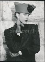 cca 1985 Divatfotók, Magyar Divat Intézet, 23 db fotó, 24×18 cm