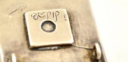 Ezüst(Ag) medál, opál kővel, jelzett, 2,5×2,5 cm, bruttó: 5,8 g