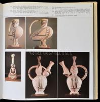 Ramié, Georges: Ceramica di Picasso. Róma, 1974, Editori Riuniti. Kiadói egészvászon kötés, sérült p...