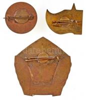 3db-os vegyes magyar jelvény tétel, közte "Szocialista Hazánkért XXX", "Nem térkép e ...