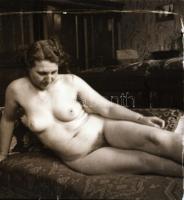 Női aktok, 6 db fotónegatív, 9×6 cm