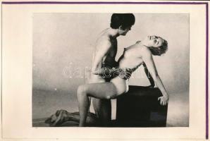 Pornográf jelenetek, 13 db fotó albumlapokon, 9×12 cm